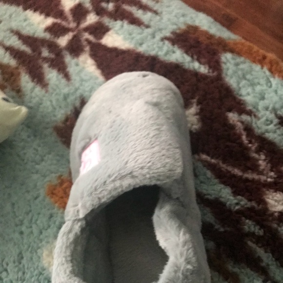 Grey warm slippers. Size 8. Very Comfortable. With hard soles. - Picture 6 of 9